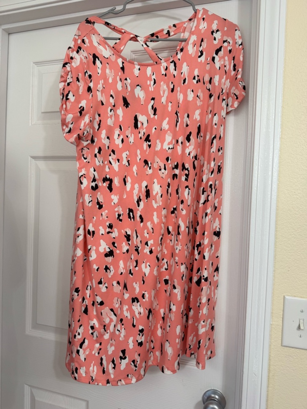 AGB Coral Floral-Spot Short Sleeve Cross-Back Dress